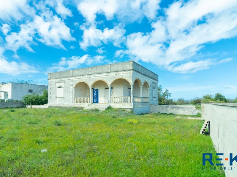 Villa in Vendita a Carpignano Salentino, 330'000€, 427 m²