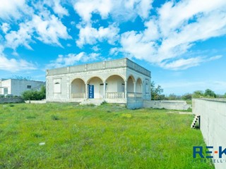 Villa in Vendita a Carpignano Salentino, 330'000€, 427 m²