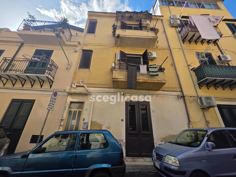 Bilocale in Vendita a Palermo, 88'000€, 68 m²