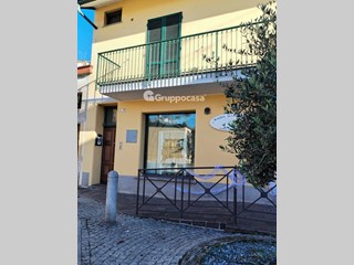 Quadrilocale in Affitto a Bernate Ticino, 950€, 145 m²