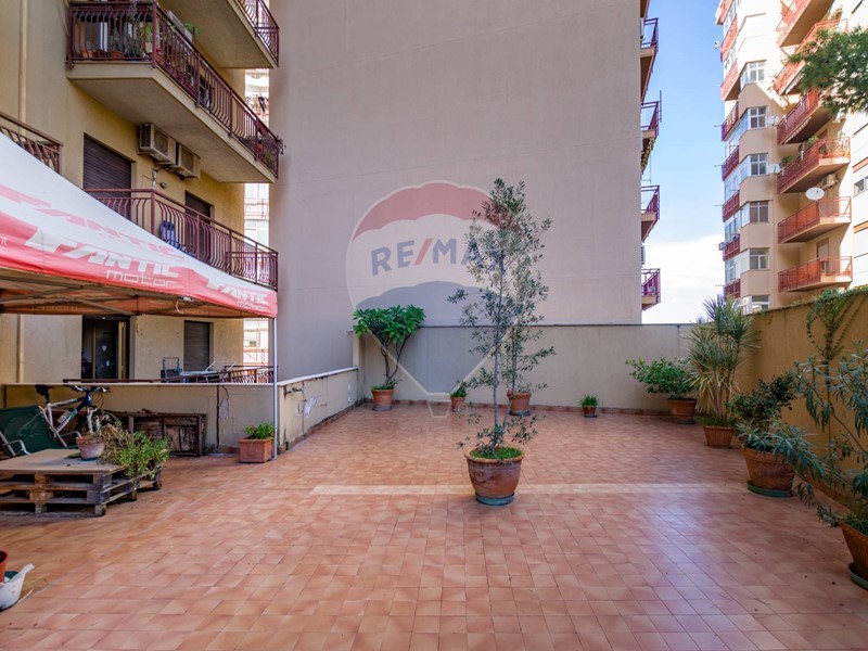 Quadrilocale in Vendita a Palermo, 229'000€, 150 m²