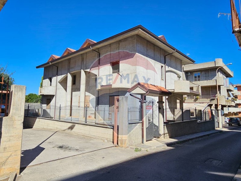 Casa Semi Indipendente in Vendita a Acquedolci, 400'000€, 180 m²