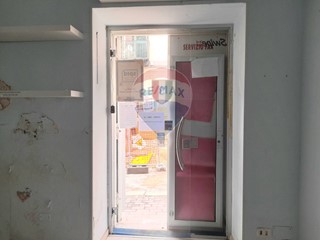 Negozio in Affitto a Pozzuoli, 500€, 53 m²