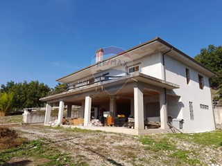Casa Indipendente in Vendita a Santi Cosma e Damiano, 169'000&euro;, 230 m²