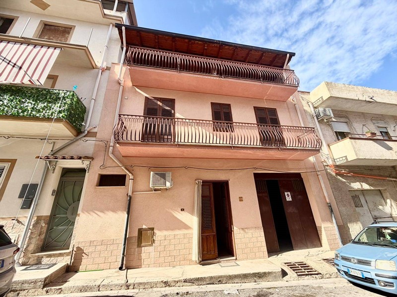 Casa Indipendente in Vendita a Balestrate, 160'000€, 250 m²