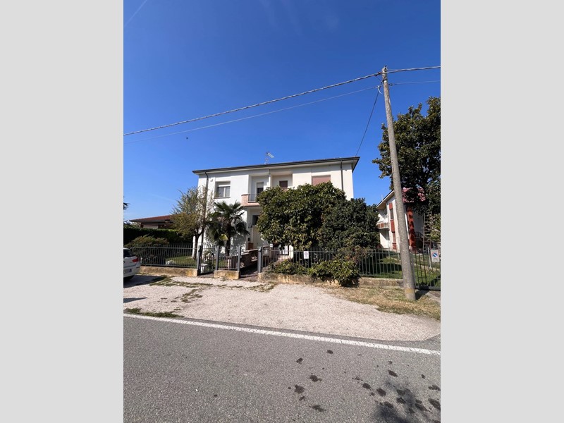 Casa Semi Indipendente in Vendita a Suzzara, 180'000&euro;, 140 m²