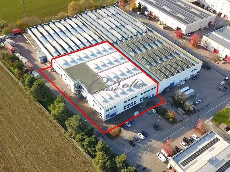 Capannone in Vendita a Figino Serenza, 2'800'000&euro;, 3500 m²