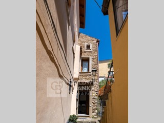 Trilocale in Vendita a Pollica, 135'000&euro;, 77 m²