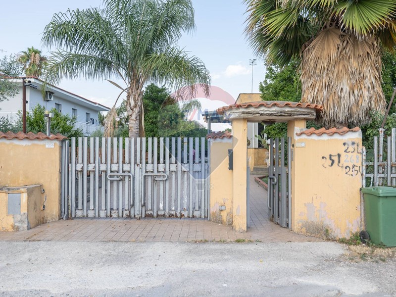 Villa in Vendita a Sant'Anastasia, 495'000€, 300 m²