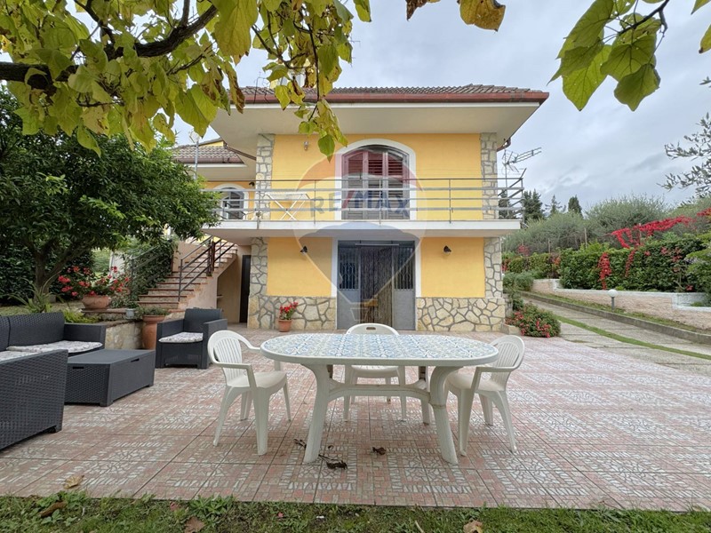 Villa in Vendita a Alife, 168'000€, 180 m²