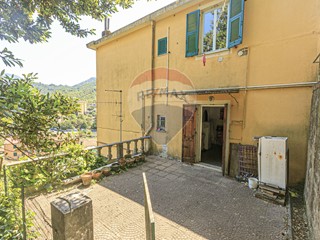Appartamento in Vendita a Genova, 110'000€, 85 m²
