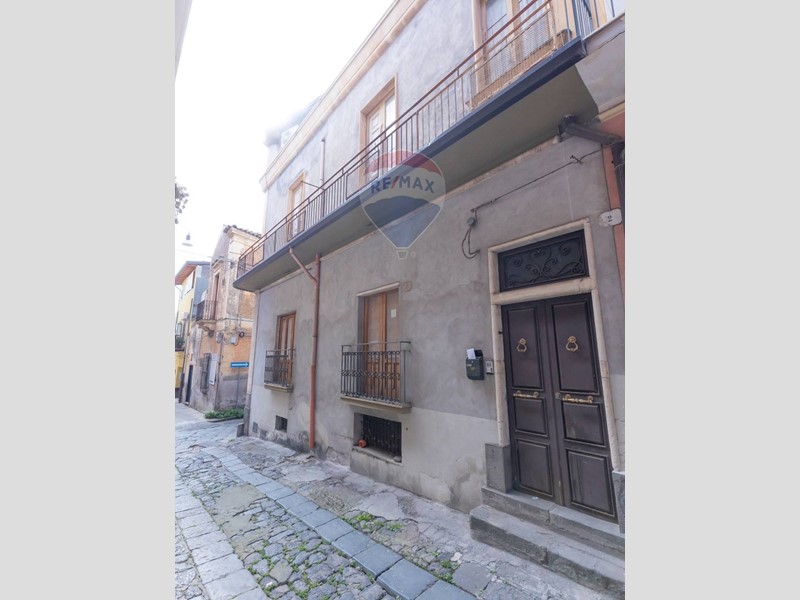 Casa Indipendente in Vendita a Biancavilla, 55'000€, 160 m²