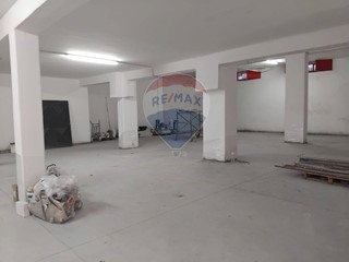 Magazzino in Vendita a San Gregorio di Catania, 249'000€, 269 m²