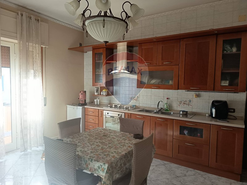 Trilocale in Vendita a Napoli, 120'000€, 71 m²