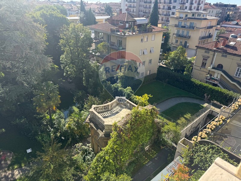 Appartamento in Affitto a Bergamo, 4'000€, 270 m²