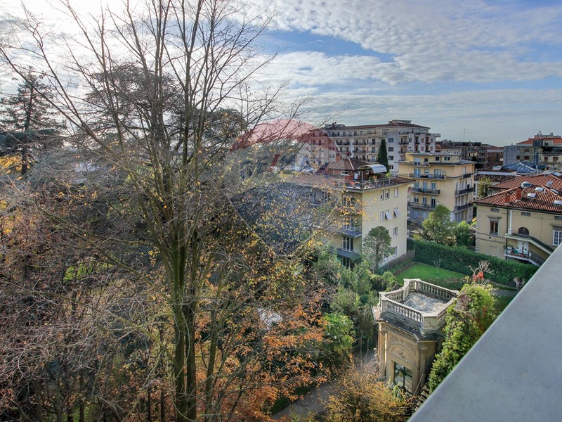 Appartamento in Affitto a Bergamo, 4'000&euro;, 270 m²