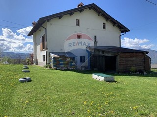 Appartamento in Vendita a Chies d'Alpago, 45'000€, 108 m²