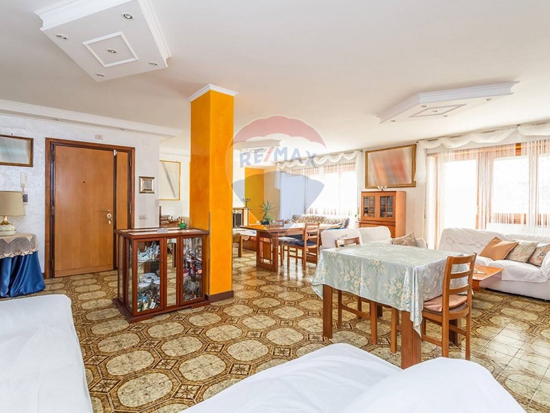 Appartamento in Vendita a Roma, 419'000€, 217 m²