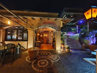 Negozio in Vendita a Roma, 595'000€, 450 m²