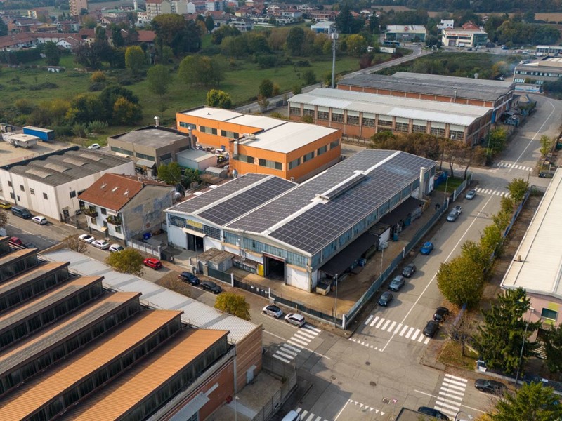 Capannone in Vendita a Nichelino, 520'000€, 1200 m²