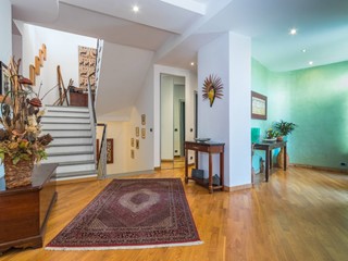 Villa in Vendita a Torino, 1'020'000€, 477 m²