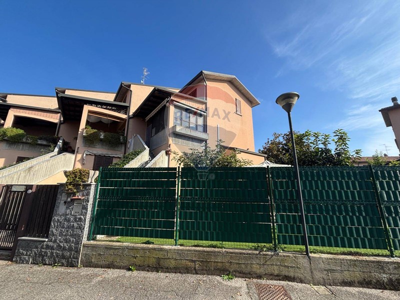 Villa in Vendita a Lacchiarella, 289'000€, 185 m²