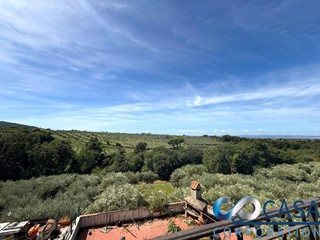 Villa in Vendita a Palombara Sabina, 219'000&euro;, 320 m²