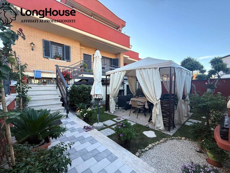 Villa in Vendita a Roma, 395'000€, 210 m²