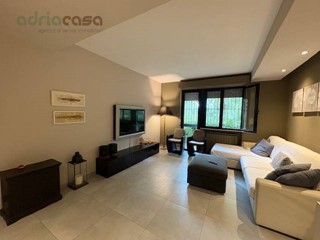 Quadrilocale in Affitto a Riccione, 900€, 80 m²