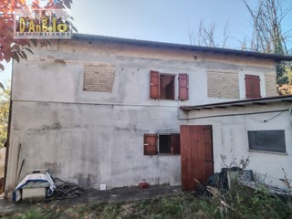 Rustico in Vendita a Offida, 75'000€, 125 m²