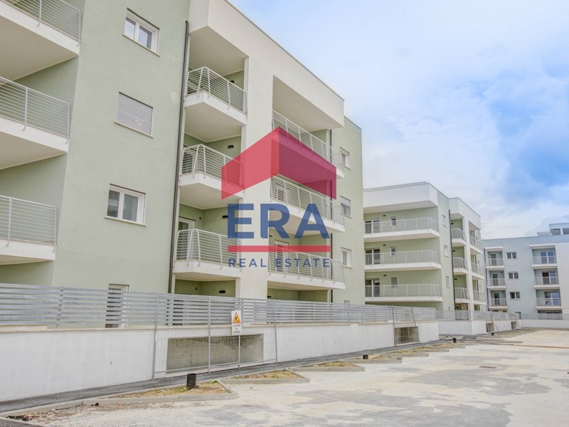 Bilocale in Vendita a Pomezia, 135'000€, 52 m²