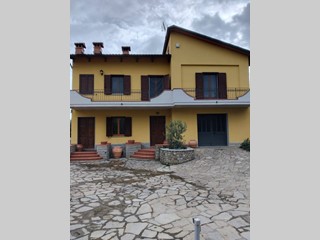 Casa Semi Indipendente in Vendita a Bibbiena, 260'000€, 190 m²