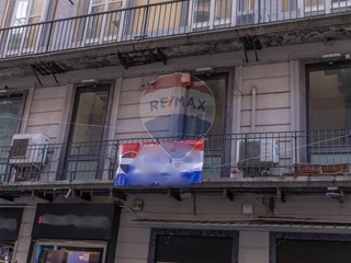 Ufficio in Affitto a Napoli, 3'000€, 100 m²