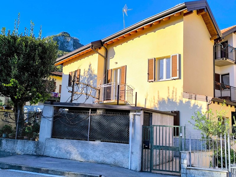 Casa Indipendente in Vendita a Valmadrera, 250'000€, 120 m²