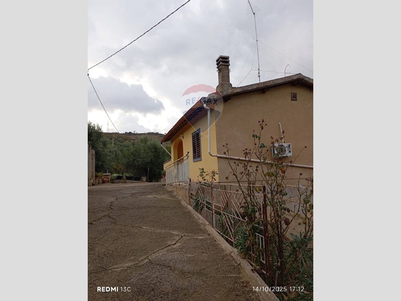 Villa in Vendita a Caltagirone, 69'000€, 140 m²