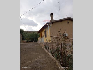 Villa in Vendita a Caltagirone, 69'000€, 140 m²