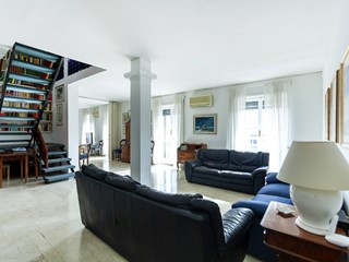 Appartamento in Vendita a Roma, 890'000€, 194 m²