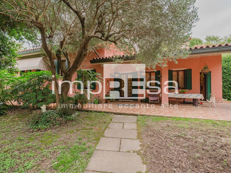 Villa in Vendita a Carbonera, 280'000€, 310 m²