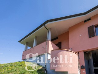 Villa in Vendita a Mango, 890'000€, 871 m²