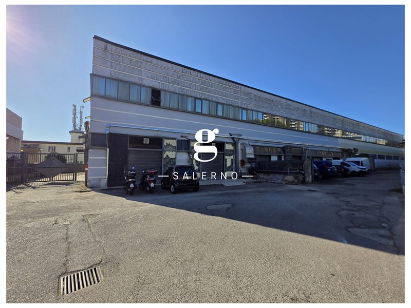 Ufficio in Affitto a Salerno, 800€, 61 m²