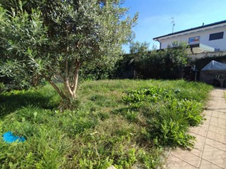 Villa in Vendita a Corbetta, 290'000€, 148 m²