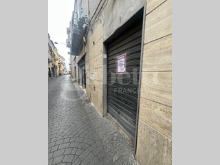 Negozio in Vendita a Vitulazio, 5'000€, 12 m²