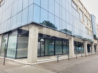 Negozio in Affitto a Padova, 635 m²