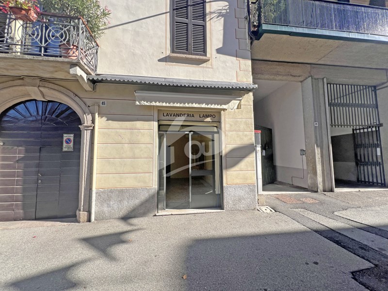 Immobile commerciale in Affitto a Laveno Mombello, 550&euro;, 35 m²