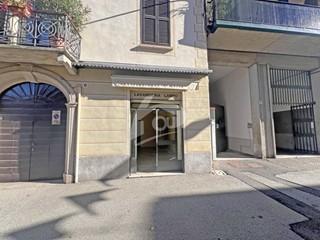 Immobile commerciale in Affitto a Laveno Mombello, 550&euro;, 35 m²