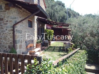 Casa Indipendente in Vendita a Bagni di Lucca, zona Benabbio, 470'000€, 115 m²