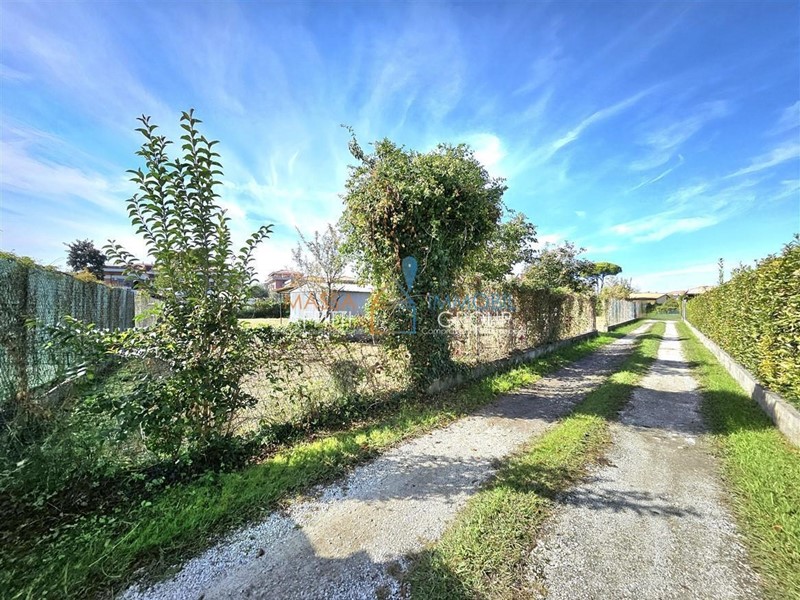 Terreno agricolo in Vendita a Massa, zona Marina Di Massa, 105'000€, 1340 m²