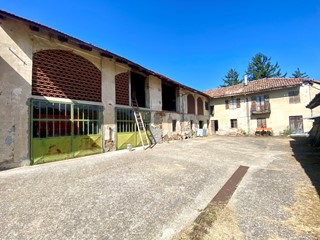 Casa Indipendente in Vendita a Montelupo Albese, 380'000€, 315 m²