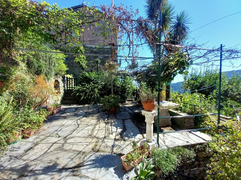 Casa Semi Indipendente in Vendita a Avegno, 165'000€, 175 m²