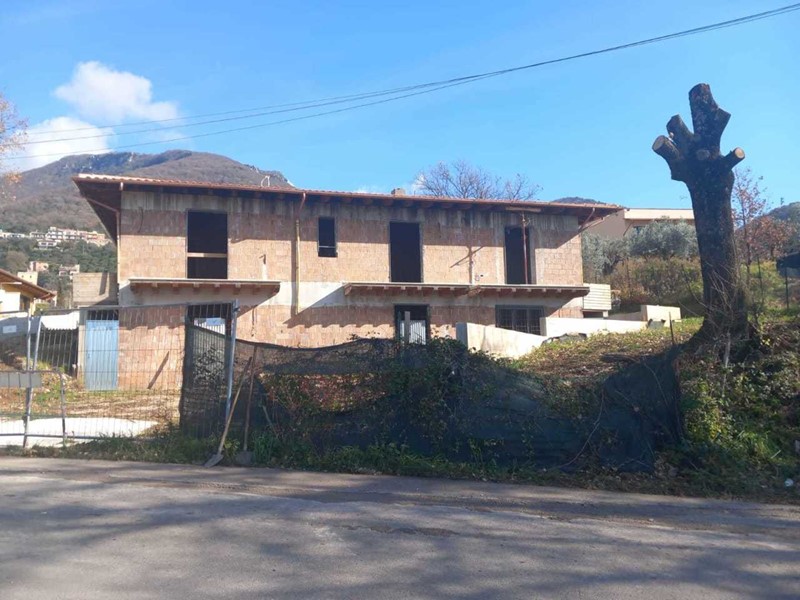Trilocale in Vendita a Marcellina, 70'000€, 80 m²